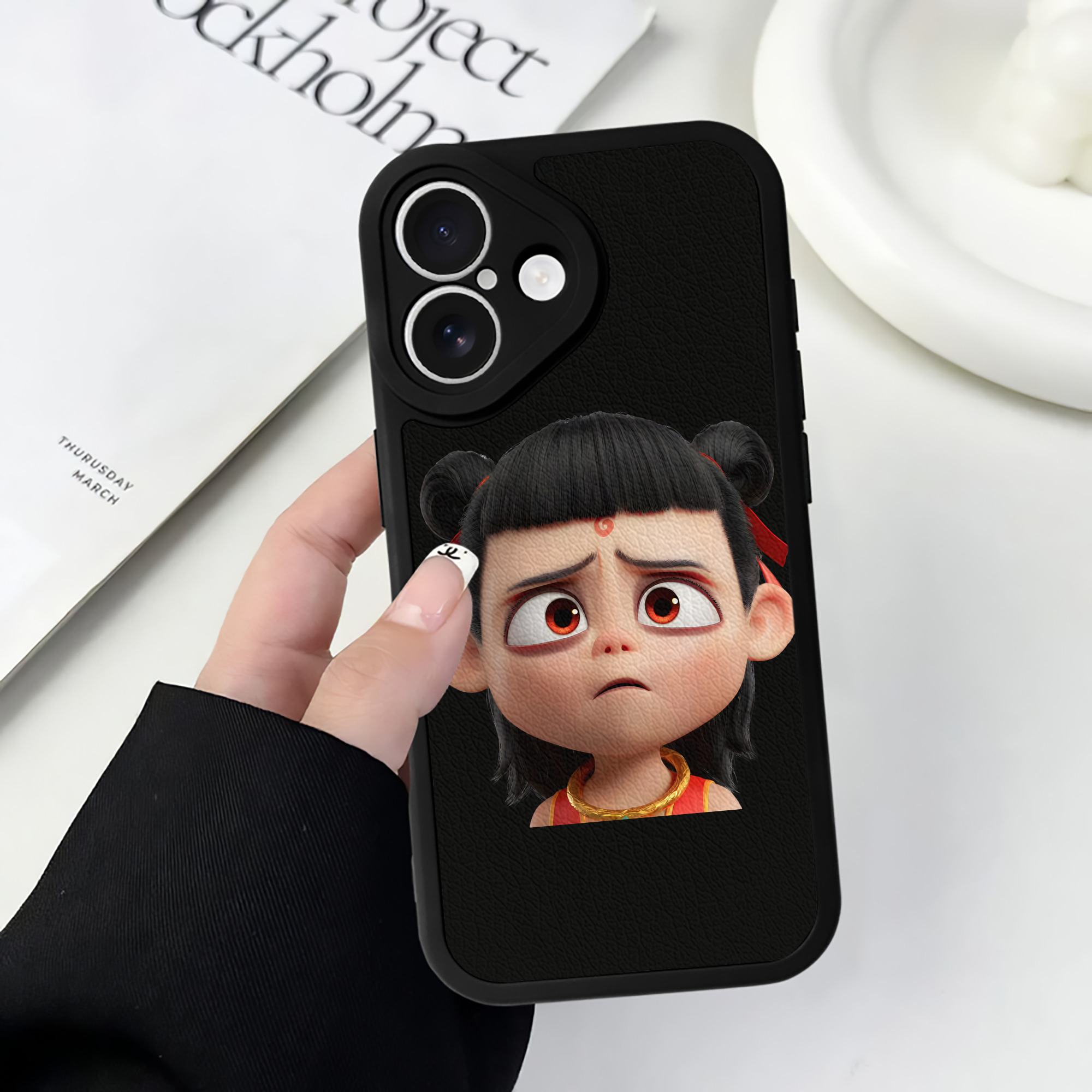 （画像用） Ne Zha 2 ナタ 魔童の大暴れ 【iPhone 16シリーズ対応】シリコンスマホケース（レザー調） 材質：シリコン